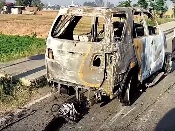 लुधियाना पूर्व एसीपी, गनमैन की दुर्घटना में मौत, वाहन जलकर राख