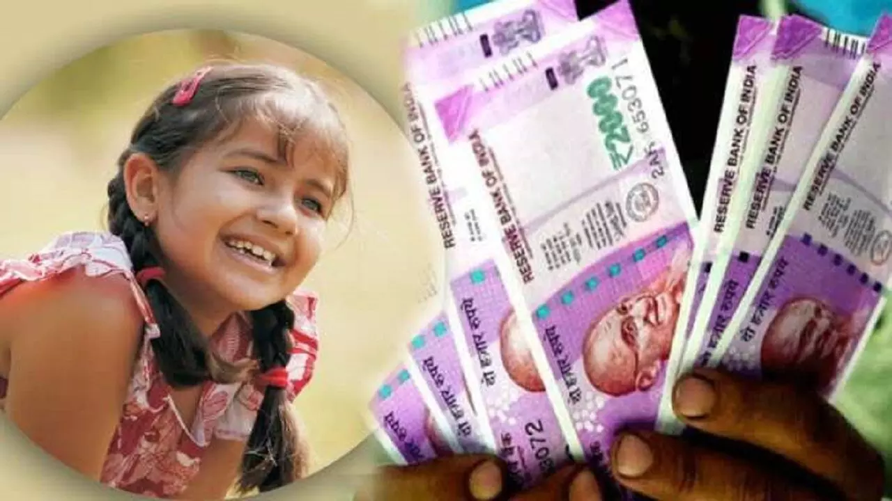 इस योजना से चमकेगा बेटियों का भविष्य, बेटियों के जन्म पर मिलते हैं 50000 रुपये