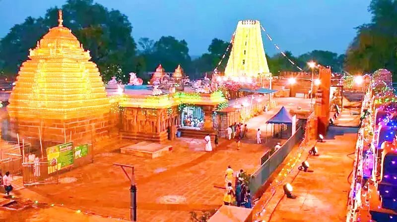 उगादी उत्सव श्रीशैलम मल्लिकार्जुन स्वामी मंदिर में शुरू हुआ