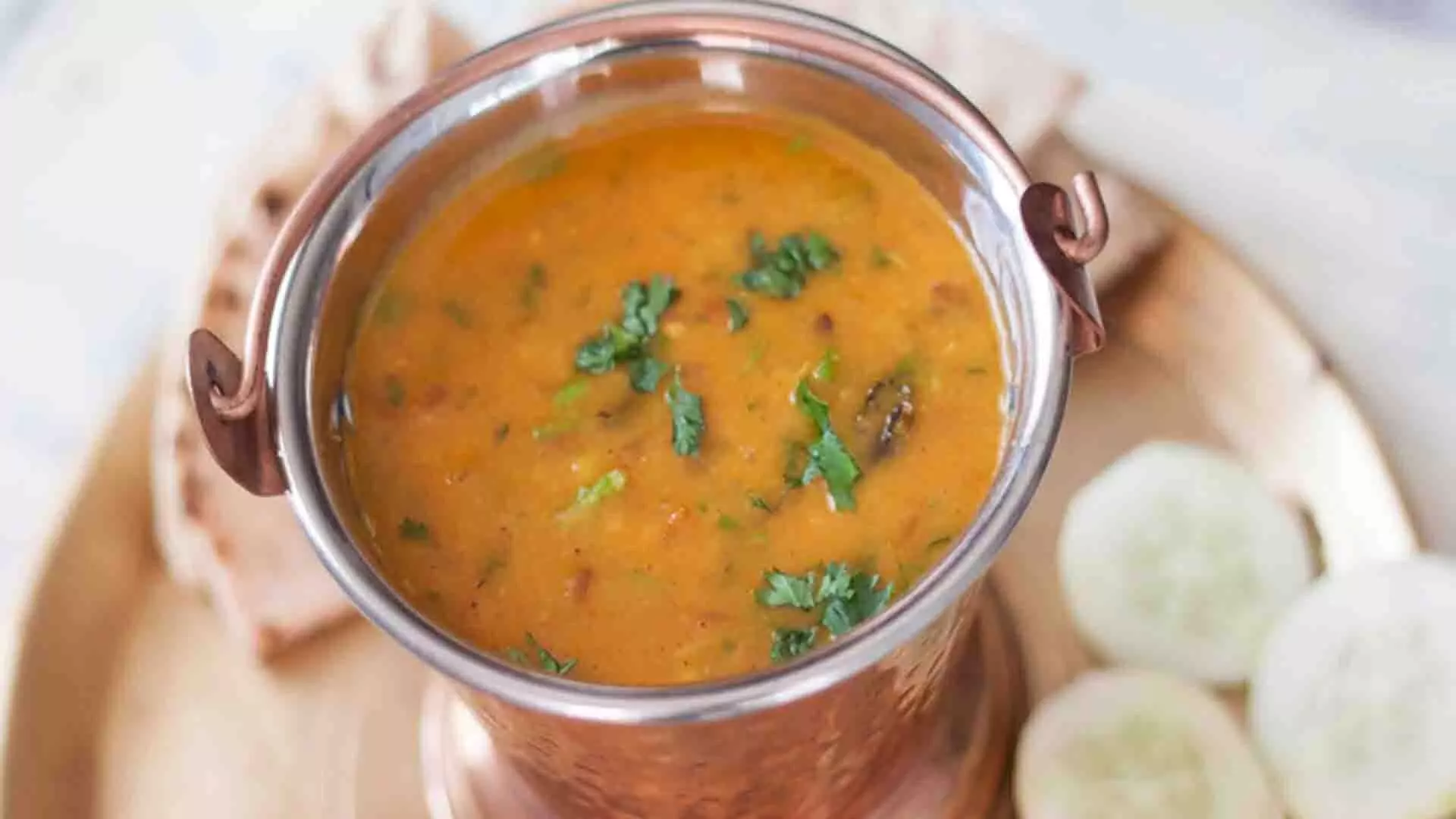 लोकप्रिय भारतीय आरामदायक भोजन दाल फ्राई