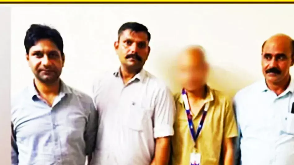 2 करोड़ रुपये और सोना लूटने वाला मणिपुर का एसबीआई बैंक मैनेजर दिल्ली में गिरफ्तार