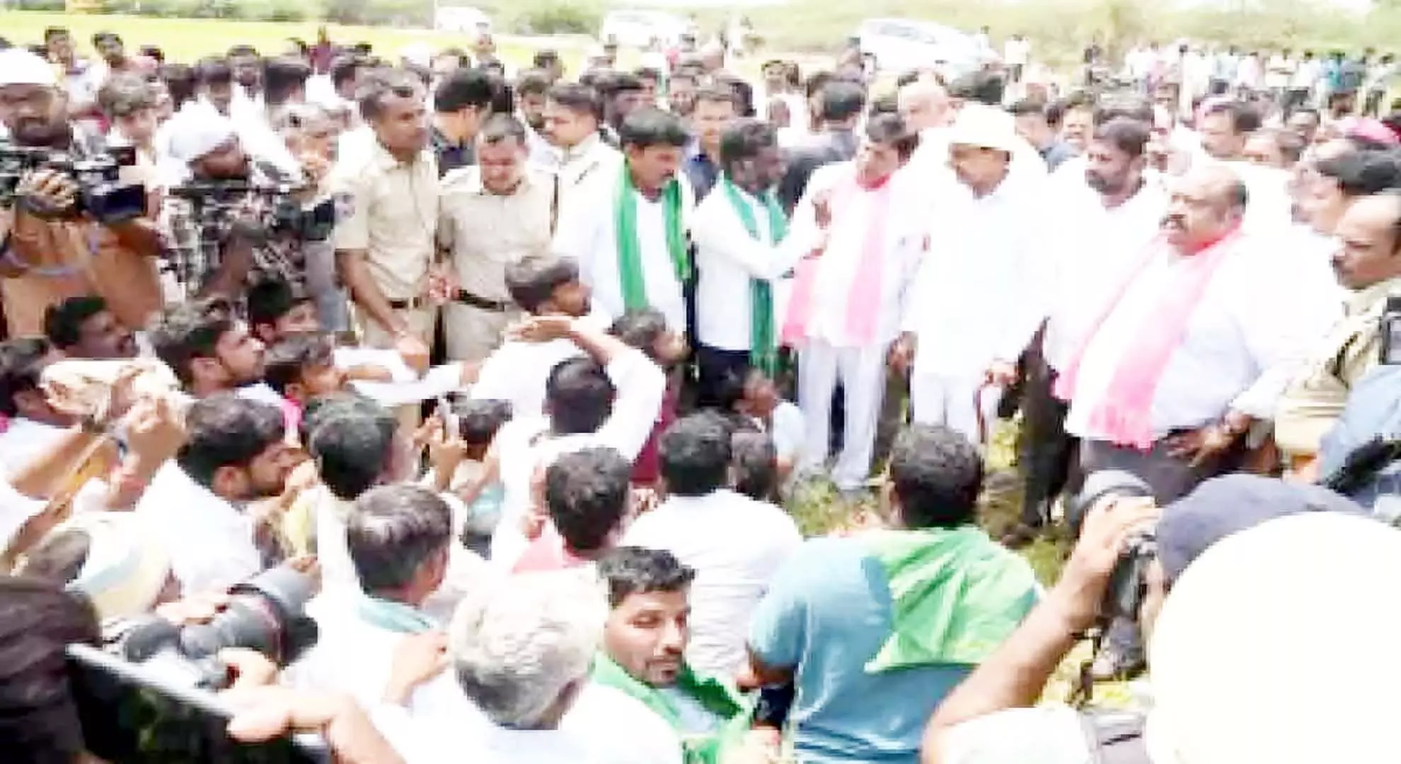 केसीआर ने किसानों के मुद्दों पर मेदिगड्डा में महा धरने की धमकी दी