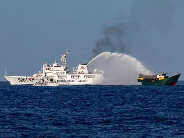 फिलीपींस ने सहयोगियों के साथ संयुक्त अभ्यास से पहले चीनी जहाजों द्वारा उत्पीड़न की रिपोर्ट दी