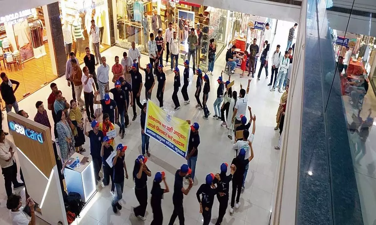 चुनावी भागीदारी को बढ़ावा देने के लिए कुरुक्षेत्र में फ्लैशमॉब नृत्य