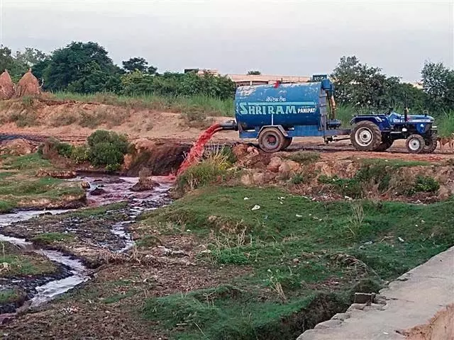 डीसी ने एचएसपीसीबी को निर्देश दिया कि जहरीले कचरे को नाली में बहाने वाली इकाइयों के खिलाफ कार्रवाई करें