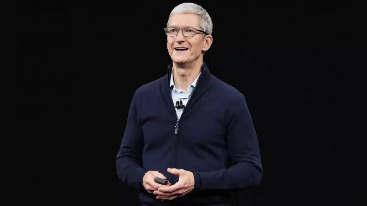 Tim Cook ने बेचे एपल के 2 लाख शेयर, जानें इससे कितनी हुई कमाई