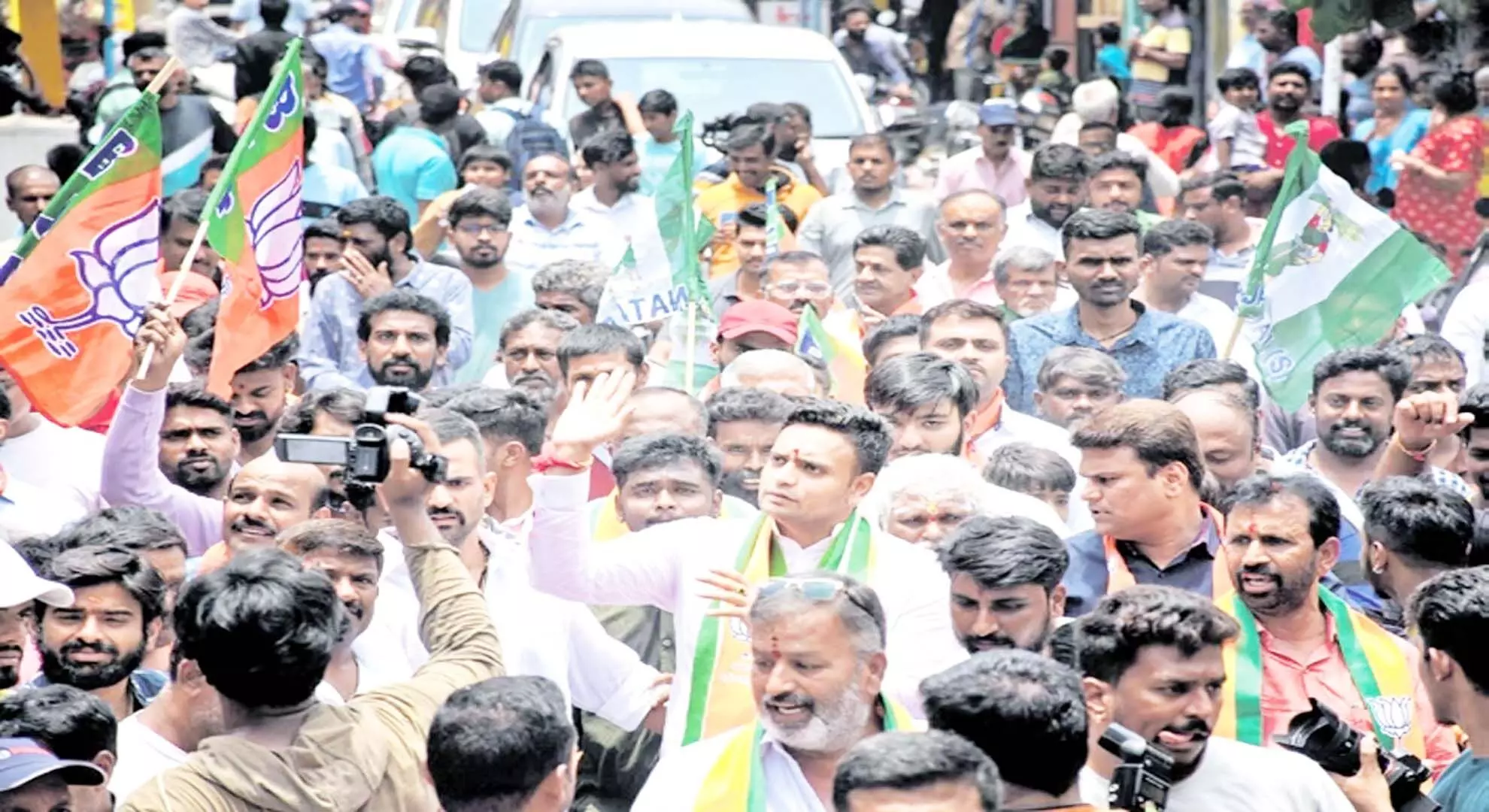 पोल फैक्ट्री कर्नाटक में वंशवाद की राजनीति को मजबूत करती है