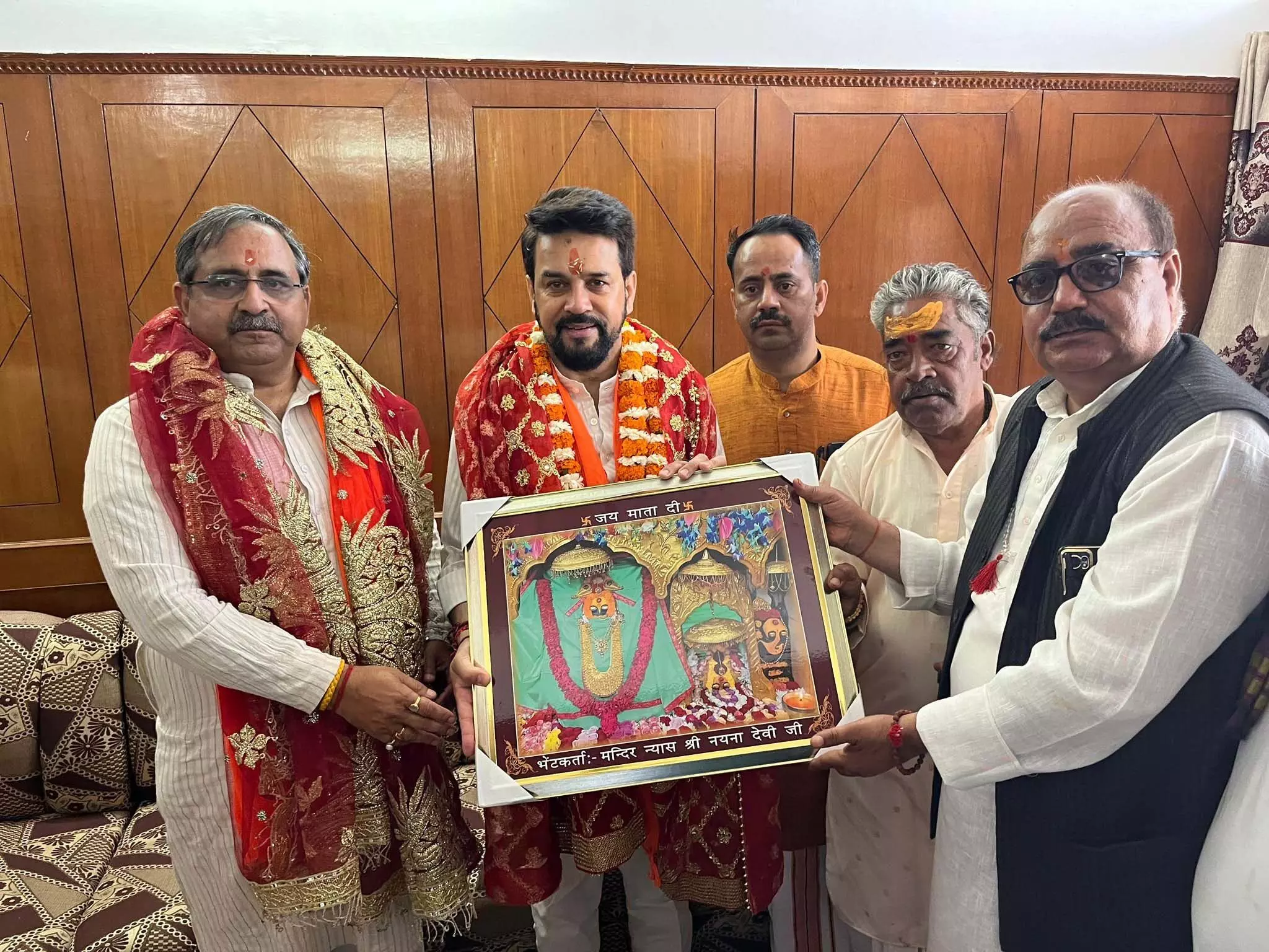 केंद्रीय मंत्री और भाजपा प्रत्याशी अनुराग ठाकुर ने शक्तिपीठ श्री नैना देवी में की पूजा-अर्चना