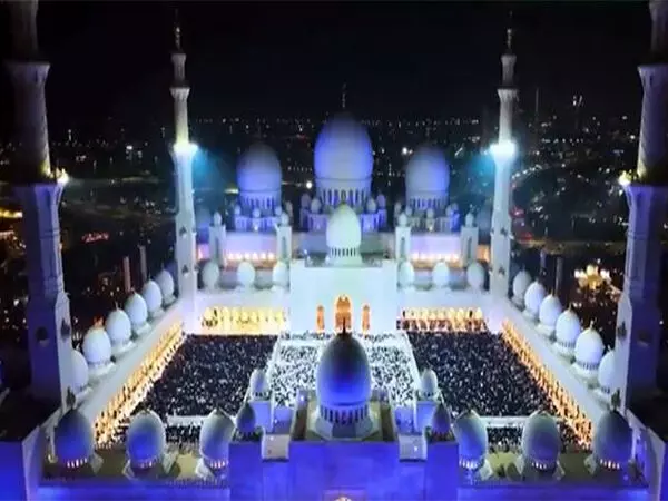 शेख जायद ग्रैंड मस्जिद में रिकॉर्ड तोड़ रात की प्रार्थना के लिए 70,000 से अधिक श्रद्धालु एकत्र हुए