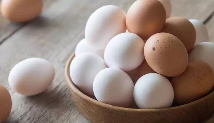 प्राकृतिक चमकती त्वचा पाने के लिए 4 घरेलू अंडे के फेस पैक