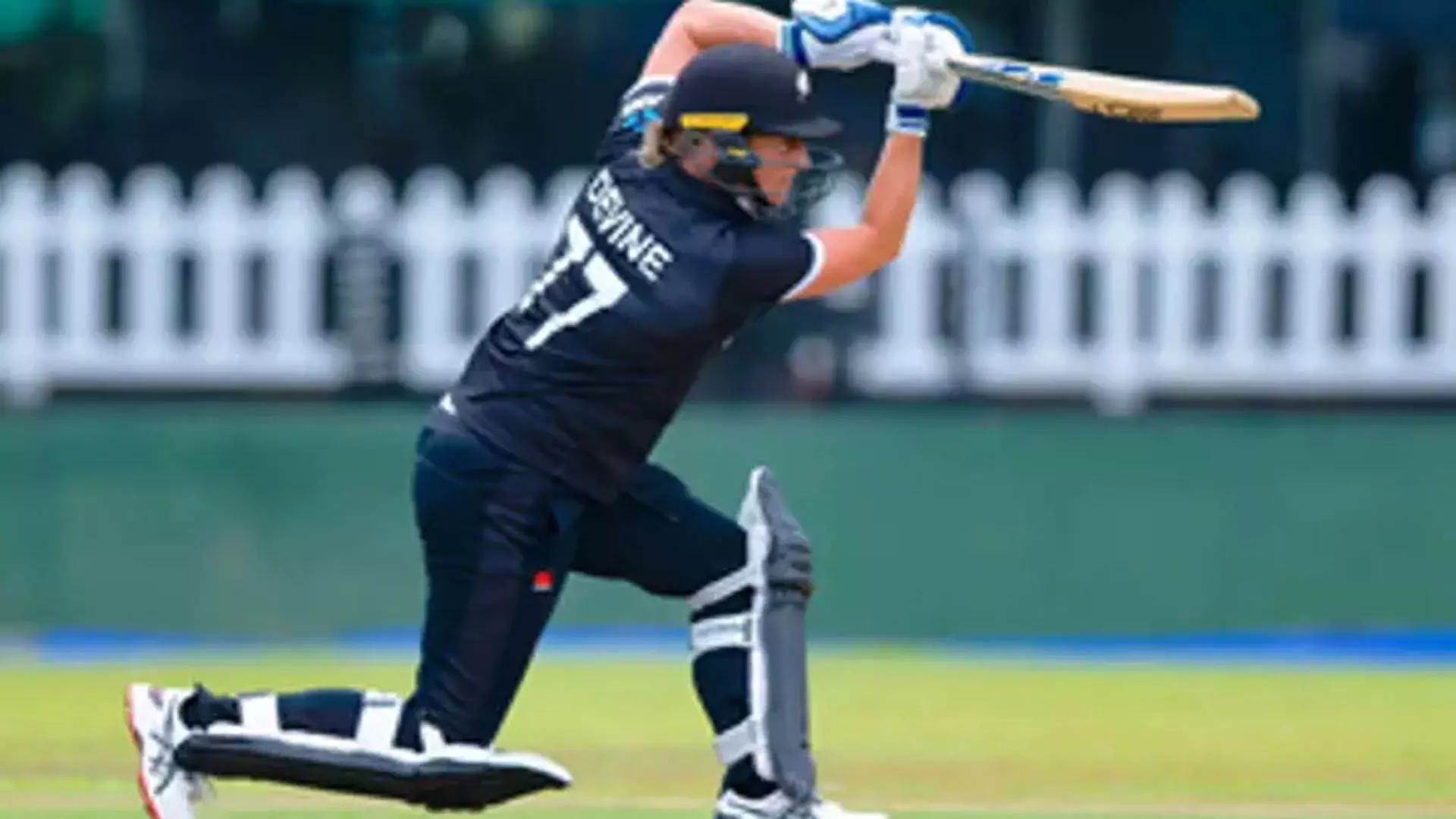 सोफी डिवाइन के 93 गेंद के शतक ने न्यूजीलैंड को इंग्लैंड पर वनडे में सांत्वना जीत दिलाई