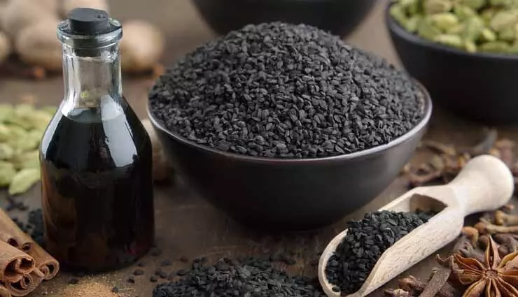 त्वचा के लिए काले जीरे के तेल के 5 अद्भुत फायदे