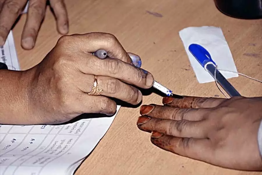 हैदराबाद: मतदान अधिकारियों को प्रशिक्षण छोड़ने के लिए आपराधिक आरोपों का सामना करना पड़ेगा