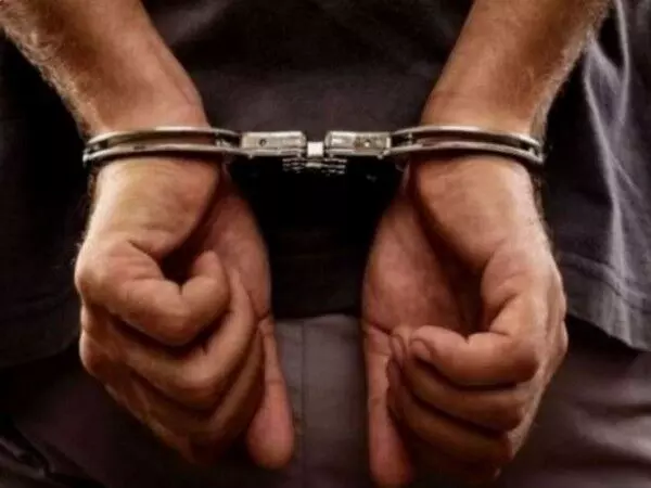 गढ़चिरौली में पुलिस ने तीन नक्सलियों को गिरफ्तार किया
