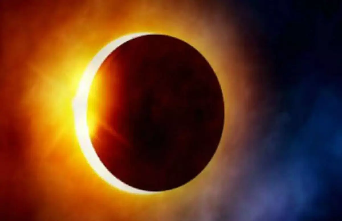 54 साल बाद आज पूर्ण सूर्य ग्रहण, जानें किन राशियों के लिए शुभ और अशुभ