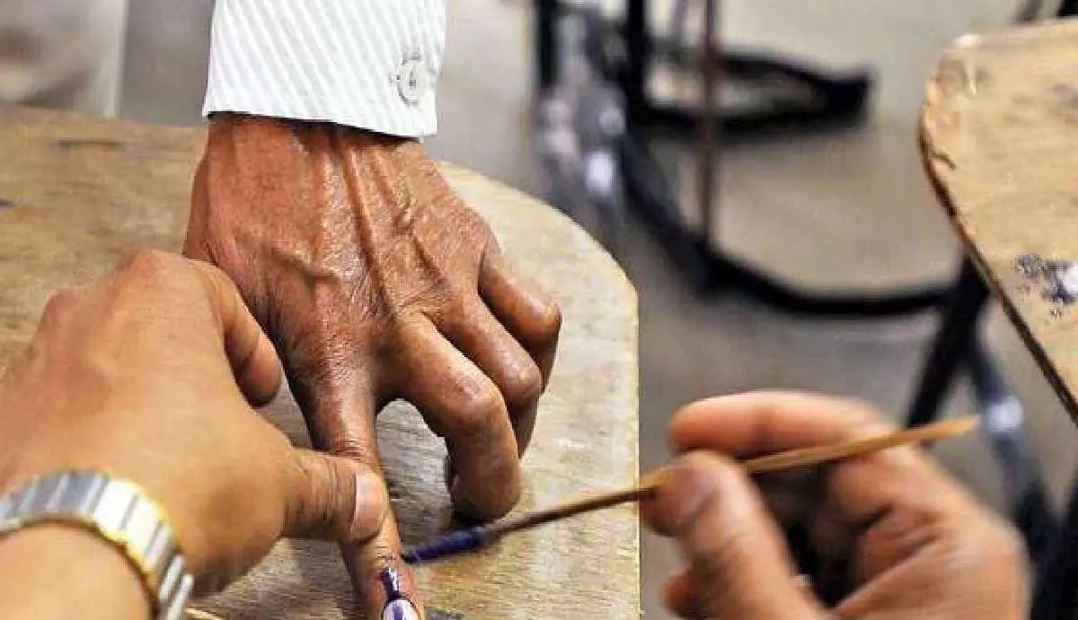वरिष्ठ नागरिकों, एवीएससी, एवीपीडी श्रेणी में अनुपस्थित मतदाताओं के लिए घर पर मतदान