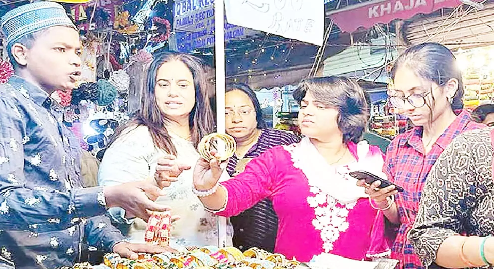 हैदराबाद: शहर के बाजारों में आखिरी मिनट में ईद की खरीदारी का उत्साह बढ़ गया है