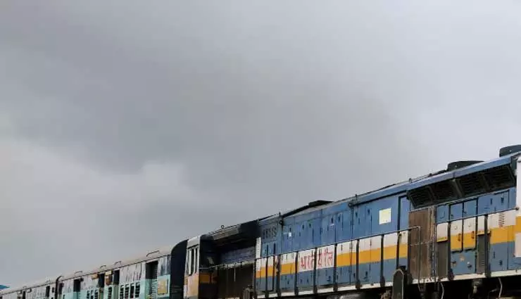 जगीरोड और सियालदह के बीच बारह यात्राओं के लिए एसी विशेष ट्रेन