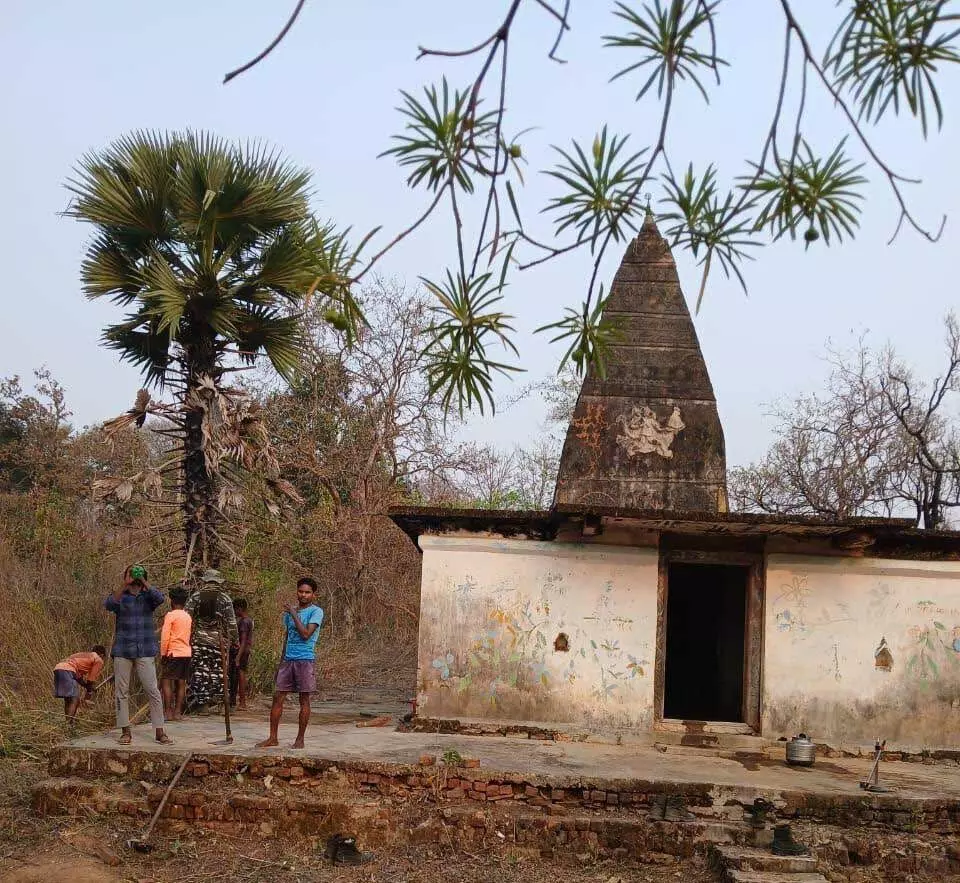 नक्सलियों ने किया था बंद, 21 साल बाद राम मंदिर को CRPF ने खुलवाया