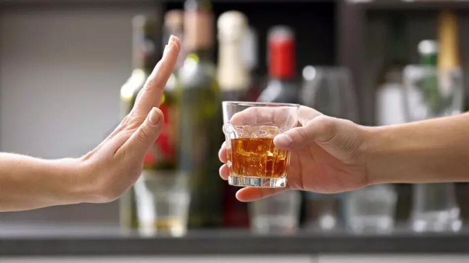 लखनऊ जिला प्रशासन ने लखनऊ में सार्वजनिक स्थानों पर शराब पीने पर पाबंदी लगाई
