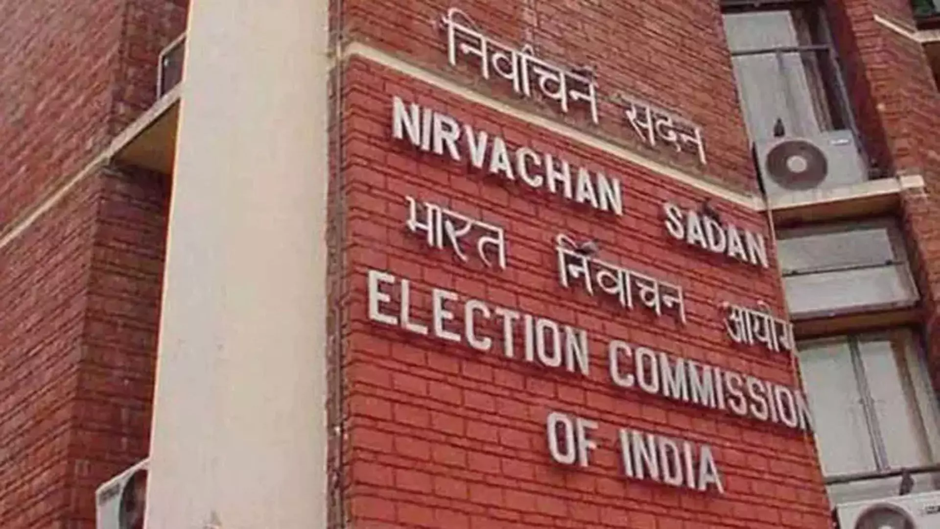 CPM, CPI ने चुनाव आयोग से नैनार नागेंद्रन के खिलाफ कार्रवाई करने को कहा