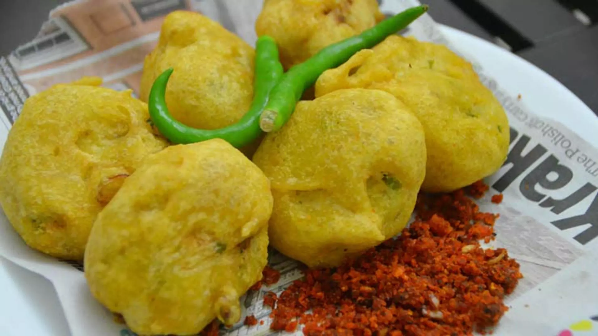 मुंबई की बेहतरीन डिश है बटाटा वड़ा, वीकेंड पर ले इसका मजा