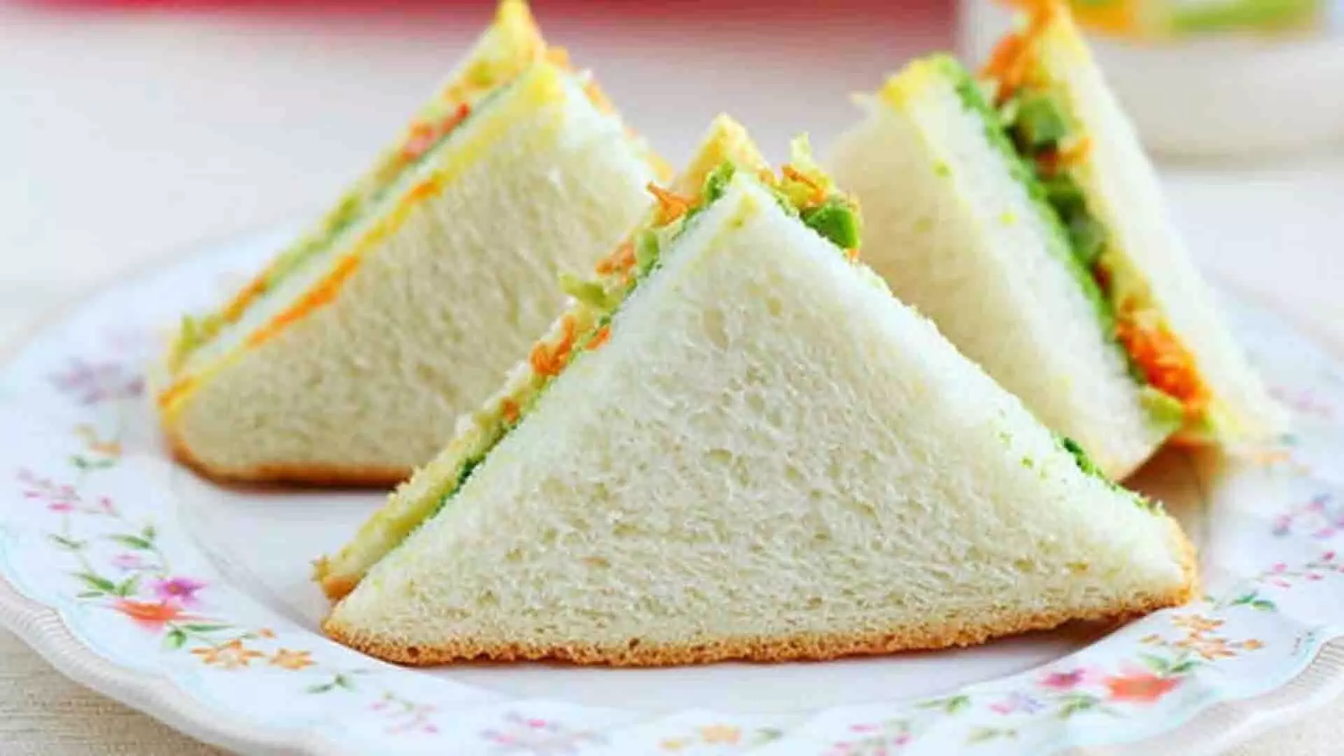 इस तरह बनाए मेयोनीज़ सैंडविच, बच्चों का ब्रेकफास्ट बनेगा स्पेशल