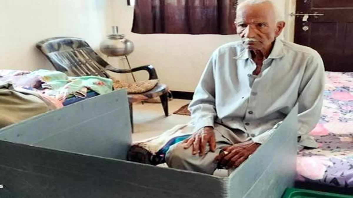 सीकर में बुजुर्ग देवर-भाभी ने घर बैठे किया मतदान