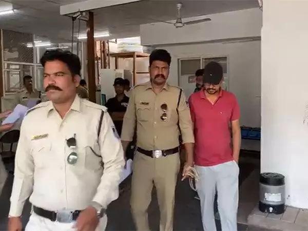 इंदौर पुलिस ने कथित बलात्कार के आरोप में नागरिक अधिकारी को किया गिरफ्तार