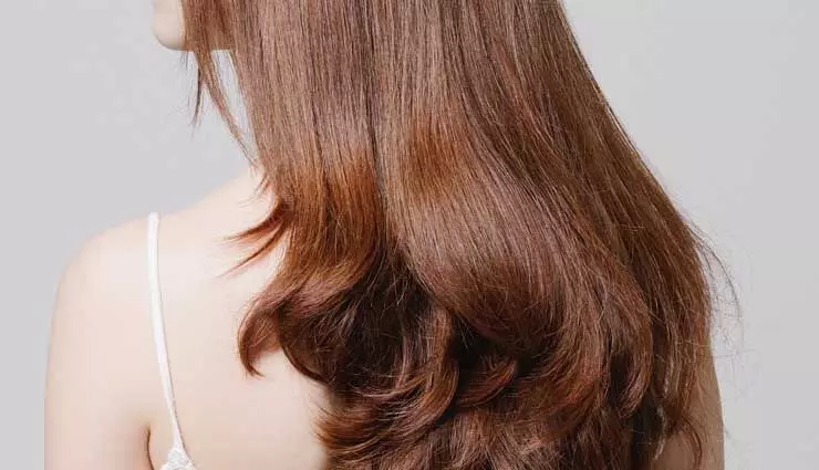 बालों के लिए नींबू के रस के उपयोग के 7 अद्भुत फायदे