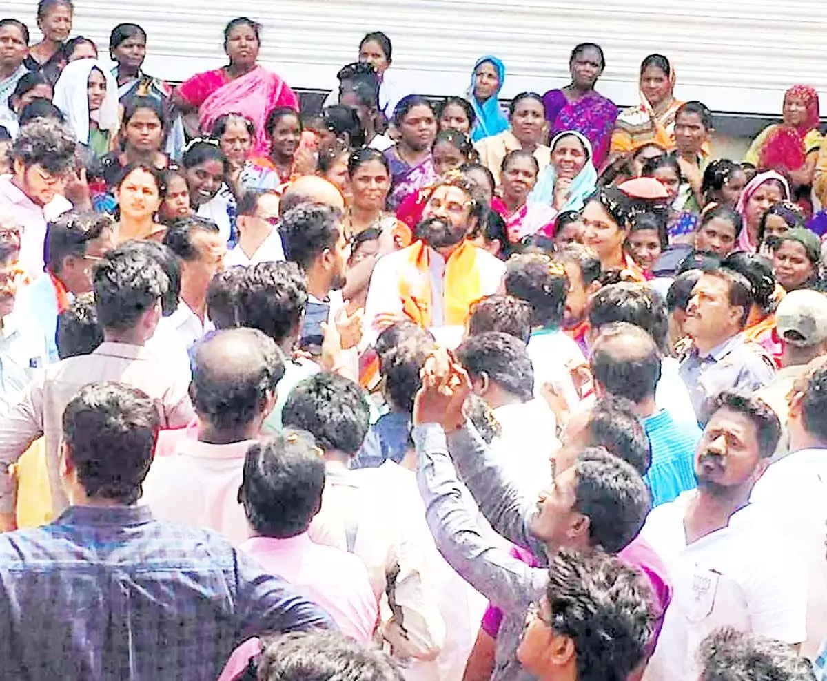 कर्नाटक: श्रीरामुलु ने खेला सहानुभूति कार्ड, कांग्रेस का कहना है कि उन्होंने हार स्वीकार कर ली है