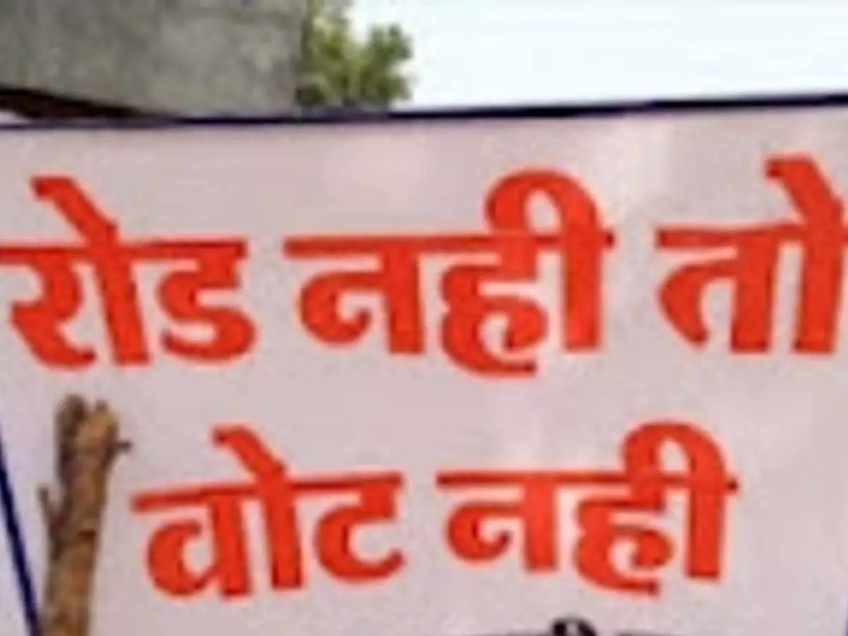 पांच गांवों ने उपेक्षित सड़क को लेकर चुनाव बहिष्कार की धमकी दी
