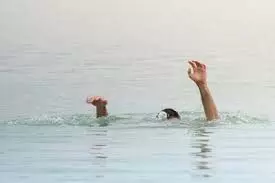 उमियाम झील में बेटे को डूबने से बचाने के बाद पिता की मौत हो गई
