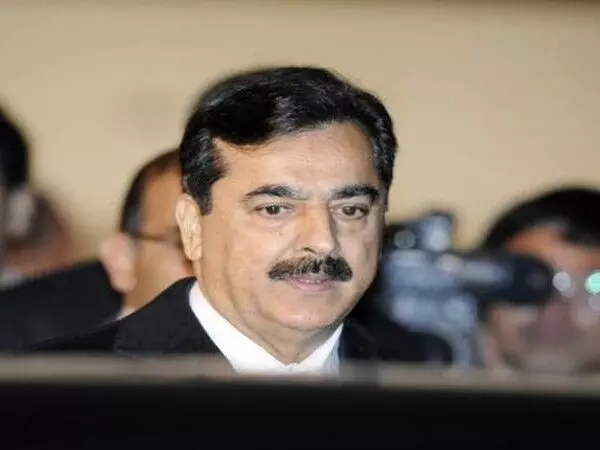 पाकिस्तान के पूर्व प्रधानमंत्री यूसुफ रजा गिलानी सीनेट के अध्यक्ष चुने गए