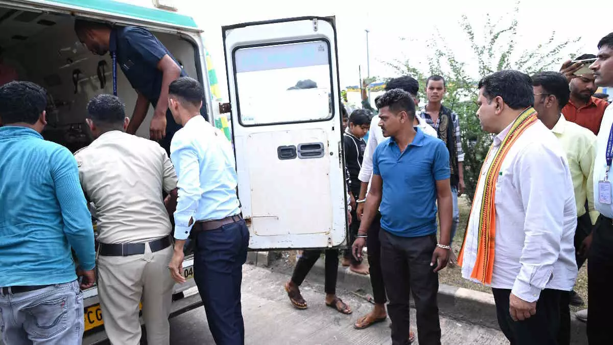 घायलों के लिए गृहमंत्री विजय शर्मा ने रुकवाया काफिला