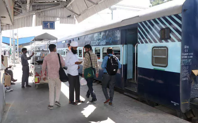 अमृतसर में बिना टिकट यात्रा करने वाले रेल यात्रियों से 45 लाख रुपये से अधिक जुर्माना वसूला गया