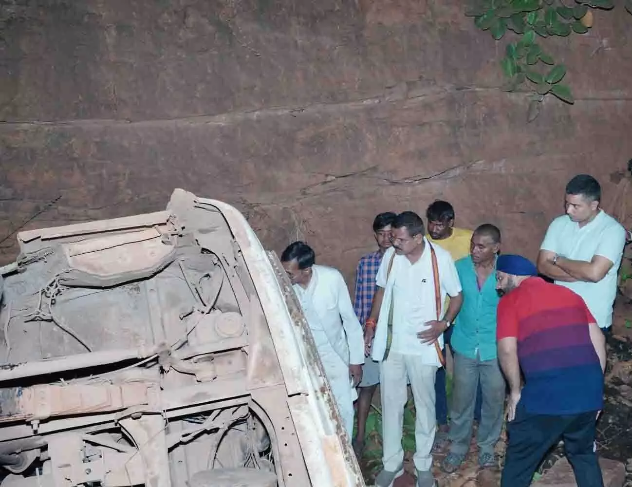 कुम्हारी बस हादसा: अब तक 14 लोगों की मौत, पीएम मोदी ने जताया शोक