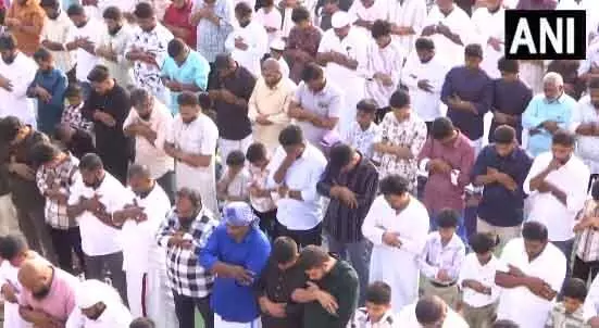 ईद-उल-फितर के अवसर पर नमाज अदा की गई, वीडियो
