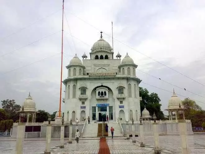 सरकार ने बैंकों को गुरुद्वारा पैनल का लेनदेन रोकने का दिया आदेश