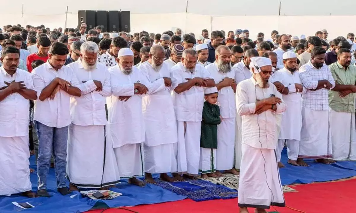 केरल में लोगों ने सामूहिक प्रार्थना की, शुभकामनाओं का आदान-प्रदान किया