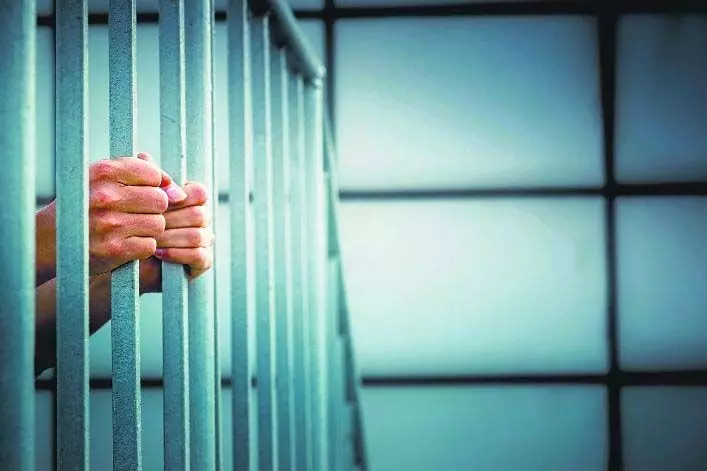 नाबालिग से बलात्कार के लिए व्यक्ति को 20 साल की सश्रम कारावास की सजा