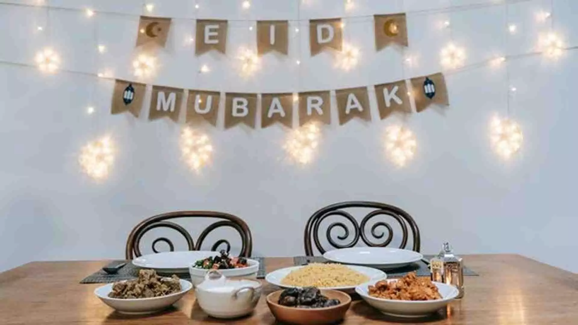 ईद-अल-फितर की दावत में परिवार और दोस्तों के लिए तैयार कर स्वादिष्ट व्यंजन