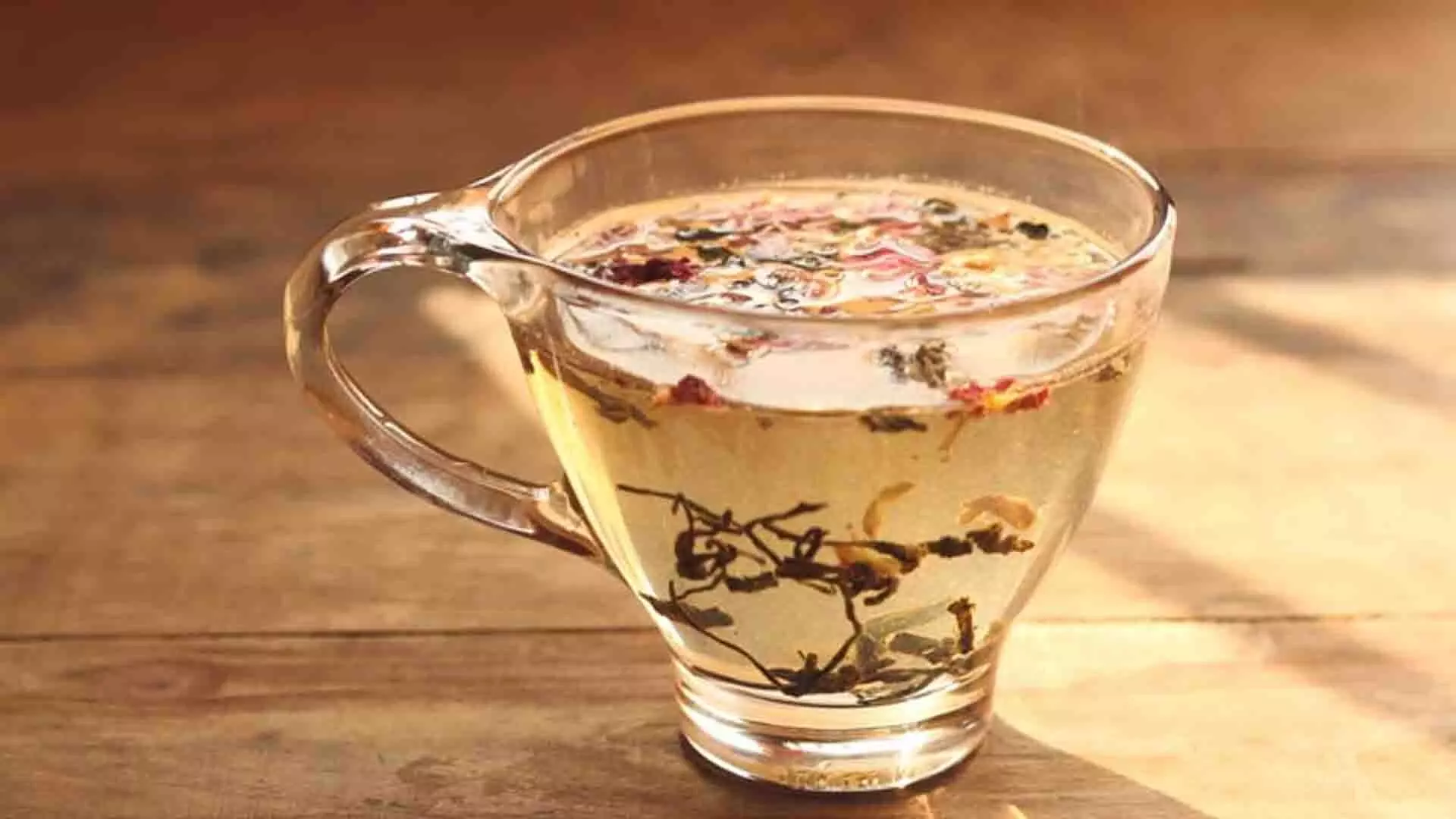 अपने घर पर ही चखे कश्मीरी चाय कहवा का स्वाद, करें मेहमानों का शाही स्वागत