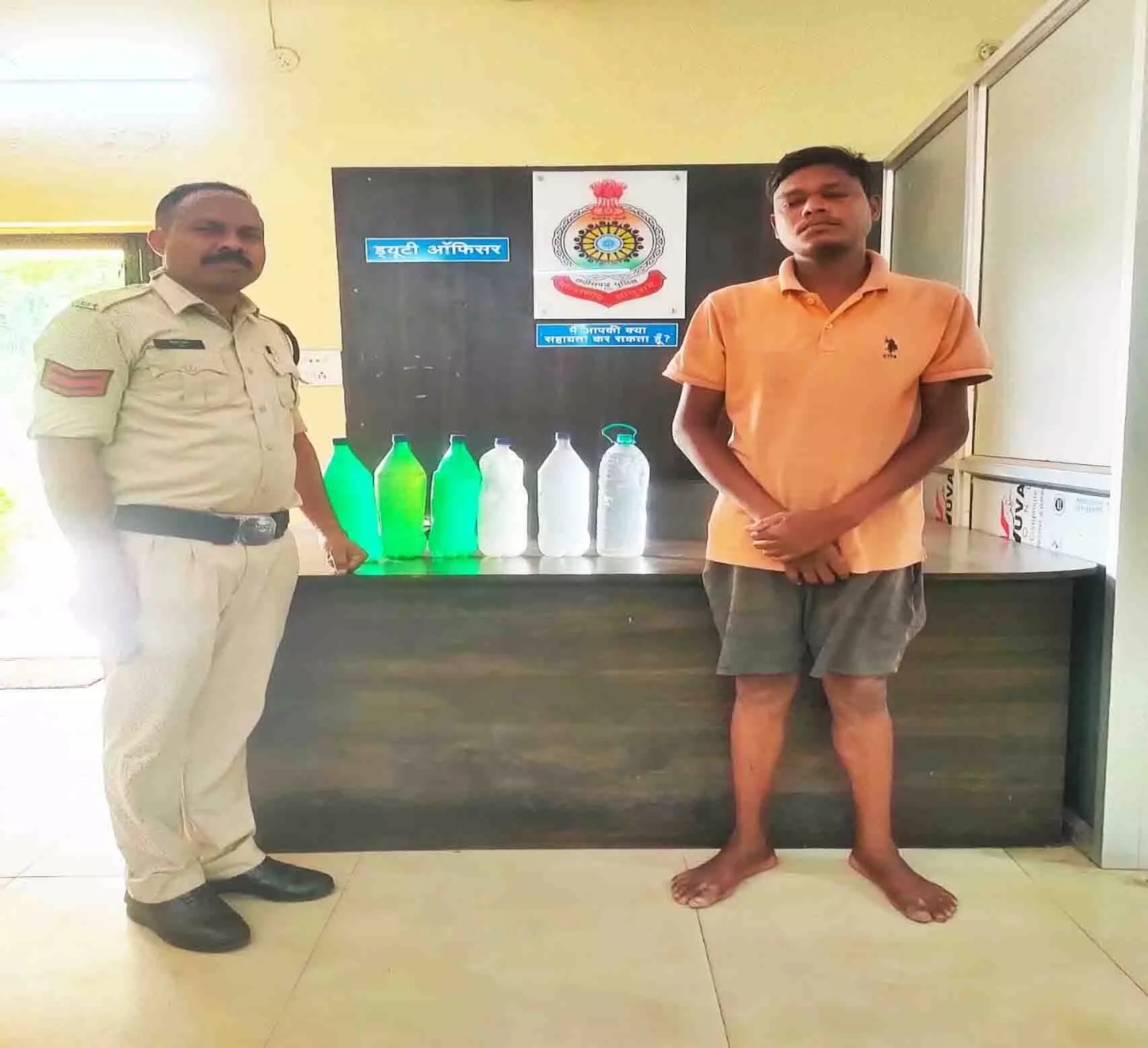 12 लीटर महुआ शराब के साथ कोचिया गिरफ्तार