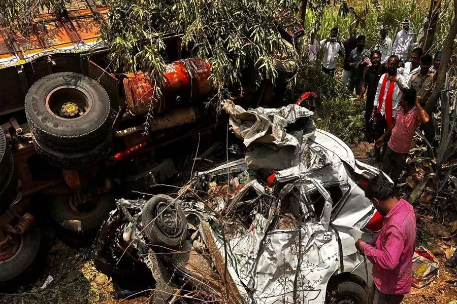 उदगीर-निलंगा राजमार्ग पर भीषण दुर्घटना में चार की मौत