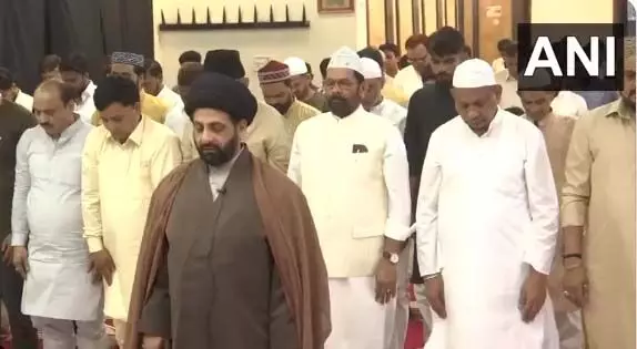 बीजेपी नेता मुख्तार अब्बास नकवी ने पंजा शरीफ दरगाह में नमाज अदा की