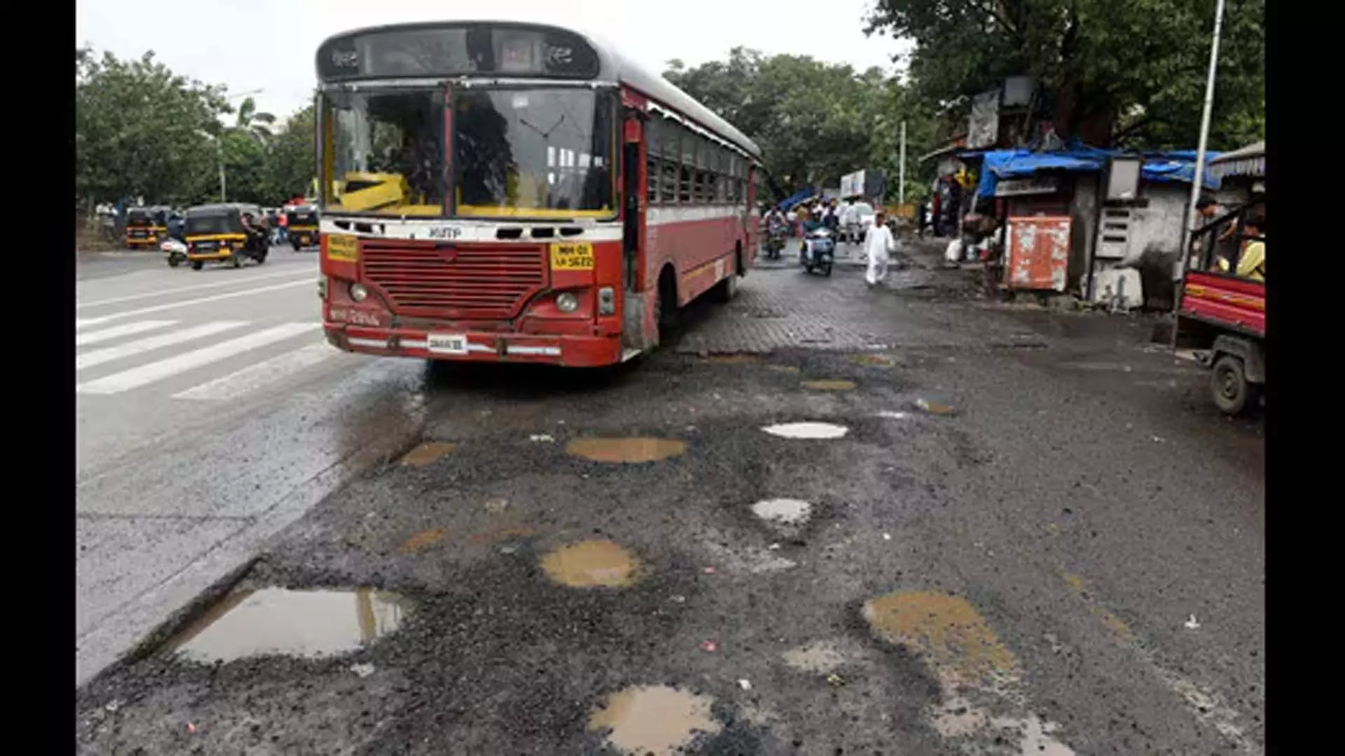 BEST बसों के लिए प्रतीक्षा समय 45 मिनट तक बढ़ गया