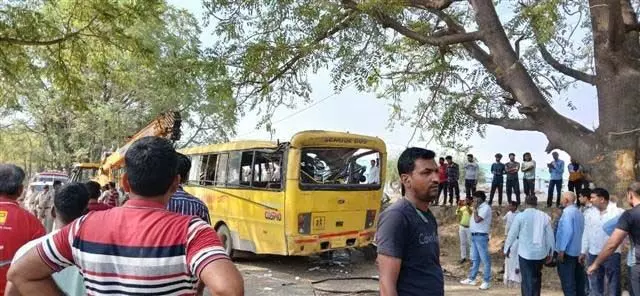 हरियाणा के महेंद्रगढ़ में बस पलटने से पांच स्कूली बच्चों की मौत हो गई, कई घायल