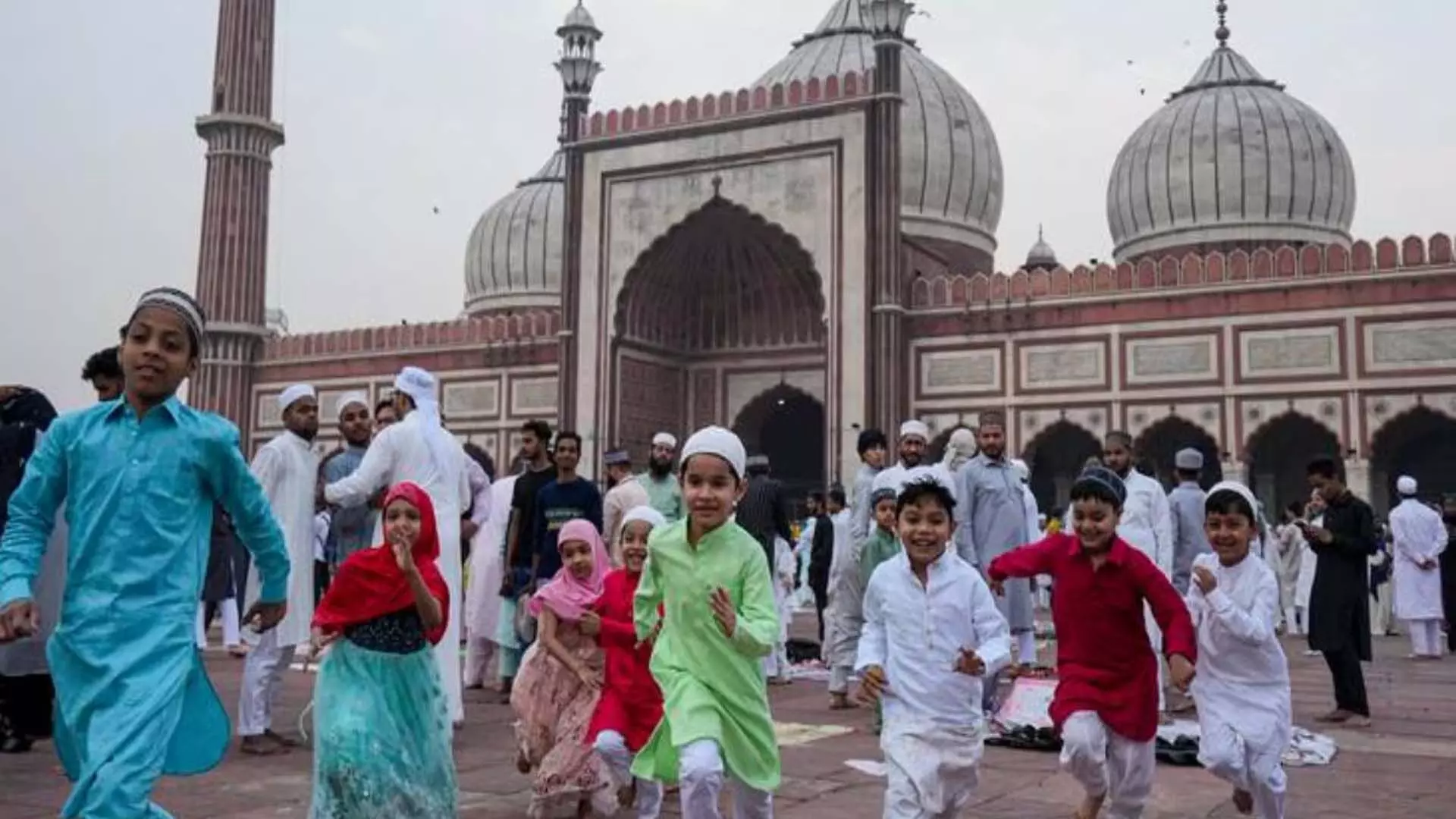 ईद-अल-फितर: दिल्ली की जामा मस्जिद में  ने ईद मनाई