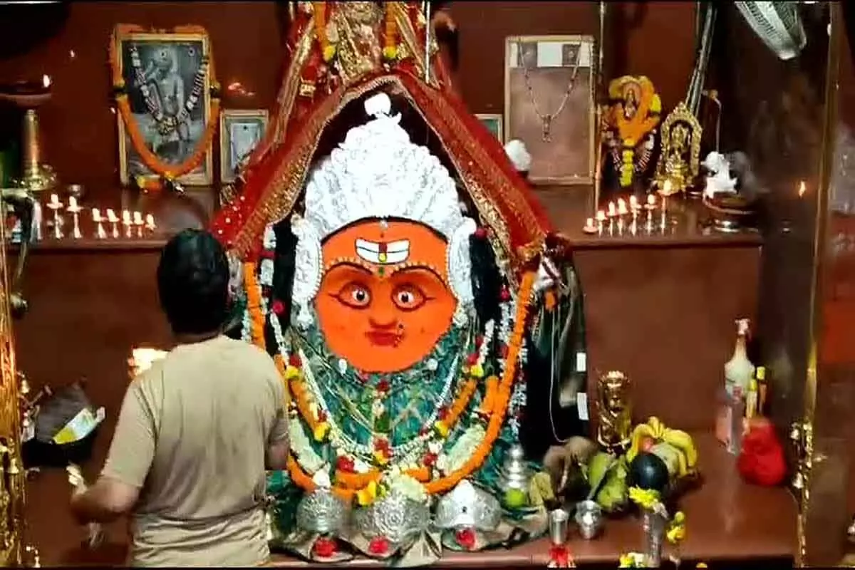 भिलाई के मां जगदम्बा मंदिर की विदेशों में भी चर्चा, अमेरिका निवासी भक्त ने जलाई ज्योत